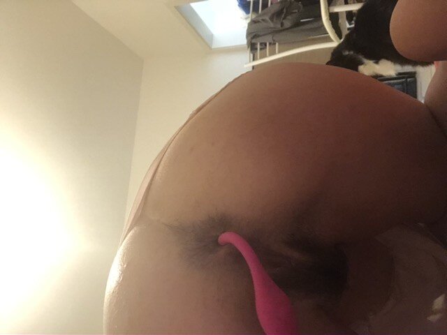 いたずらな楽しみのためのお尻に緑豊か picture