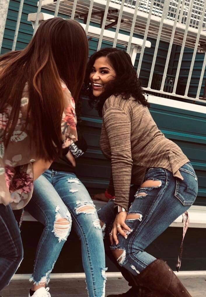 Britt는 어디에나 그녀의 엉덩이를 던지는 것을 좋아합니다! picture