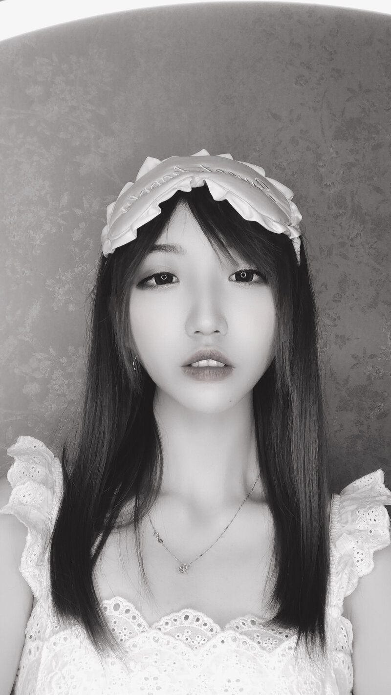 놀라운 엉덩이와 섹시한 금발 picture