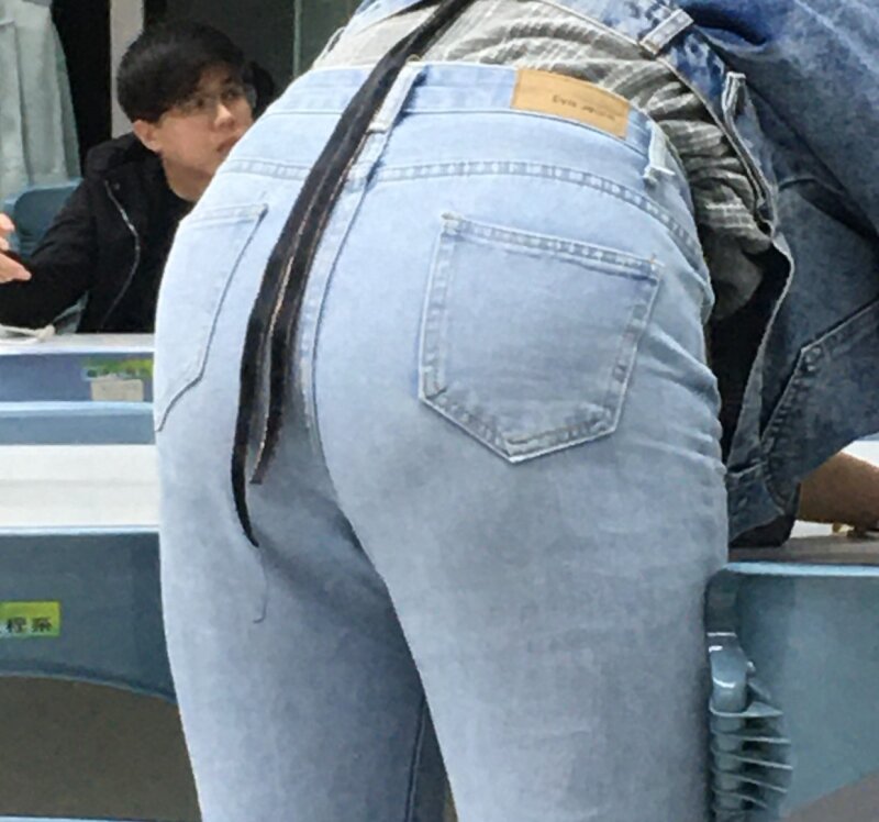 家宇的屁屁好翘好性感，好像插进去屁股里大爆射!! picture