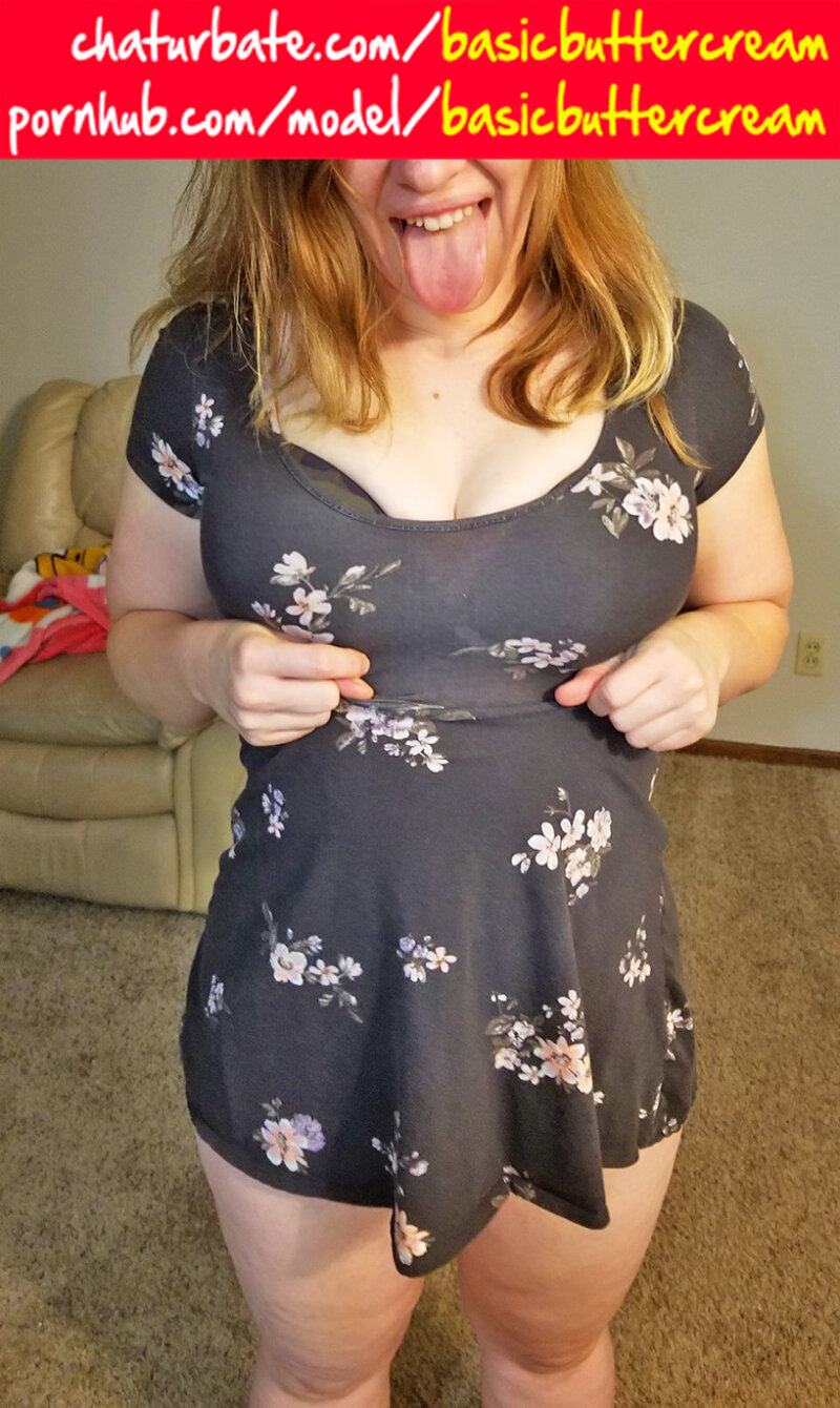 舌を出したドレスの素敵なおっぱい picture