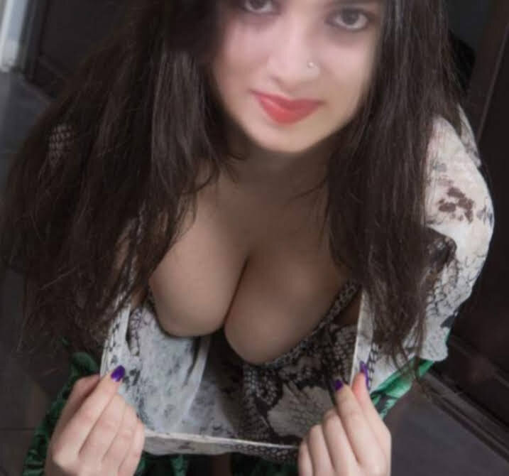 母狗与乳白色的胸部 picture