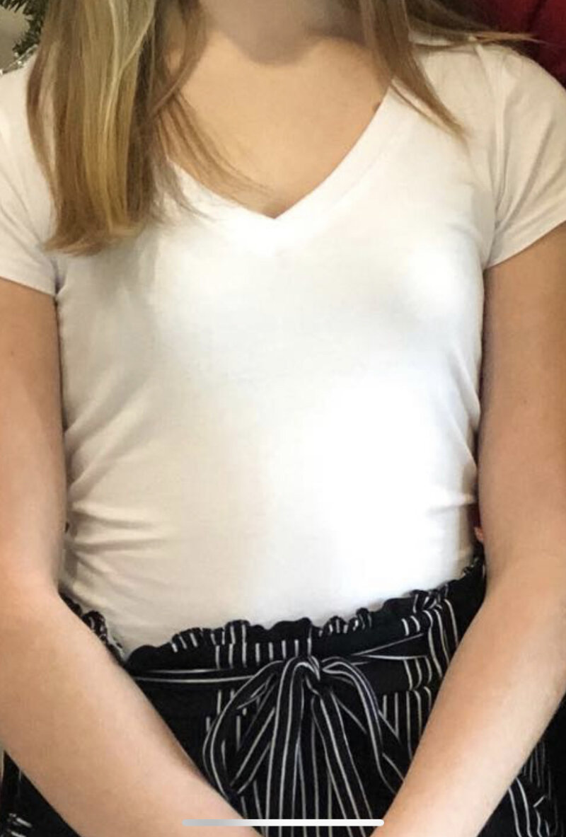 素敵なおっぱいを持つ熱いティーン picture