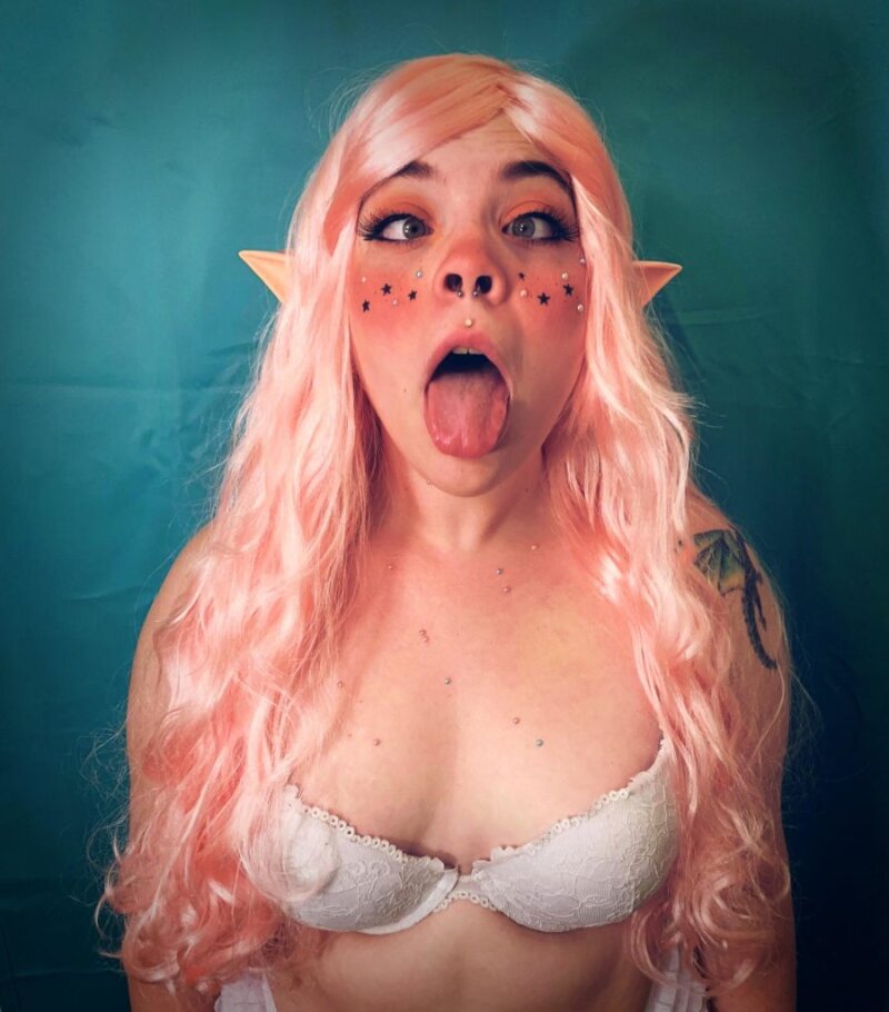 Geleceğin kız arkadaşı, ahegao yüzü ile elf gibi giyinmiş tatlı picture