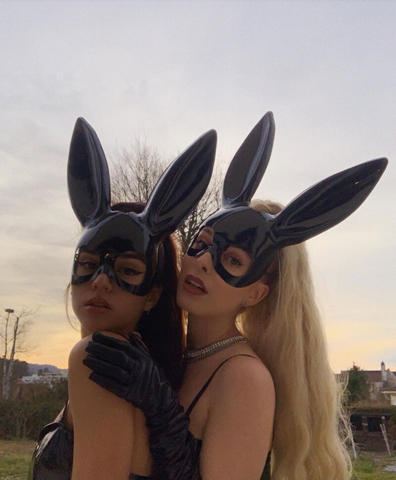 レズビアン痴女-アリアナ-NT picture