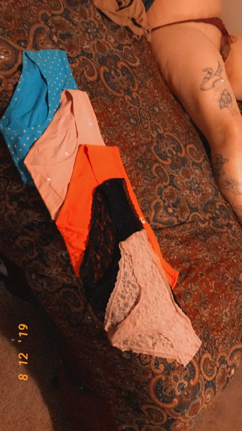 由于他不能成为一个男人。为什么不把他打扮成女性 picture