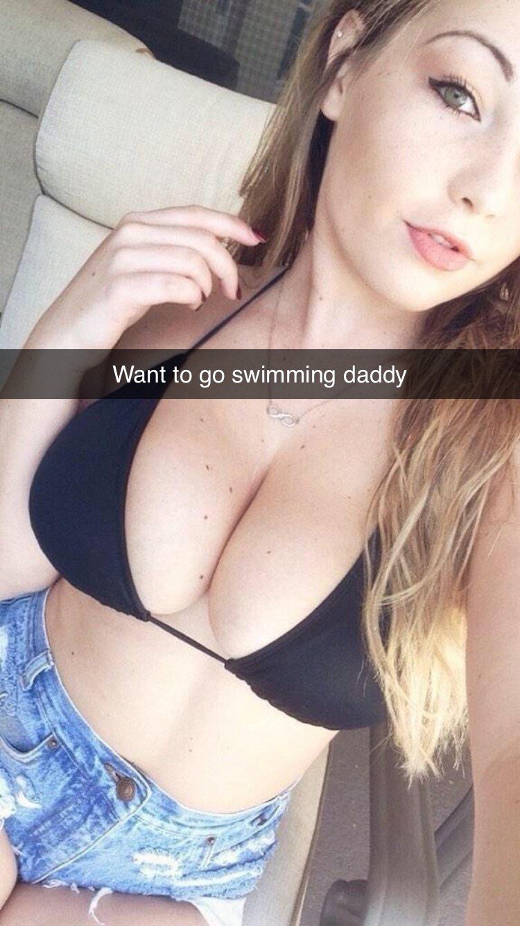 継娘が泳ぎに行きたがっている picture