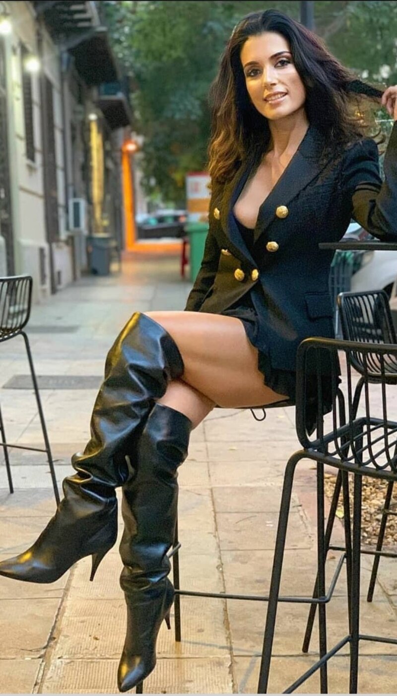 çok seksi esmer picture
