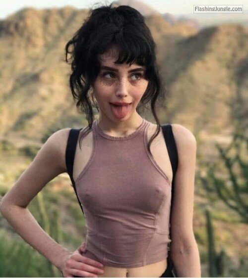 스키니 몸집이 작은 검은 머리 십대 매력 Pokey picture