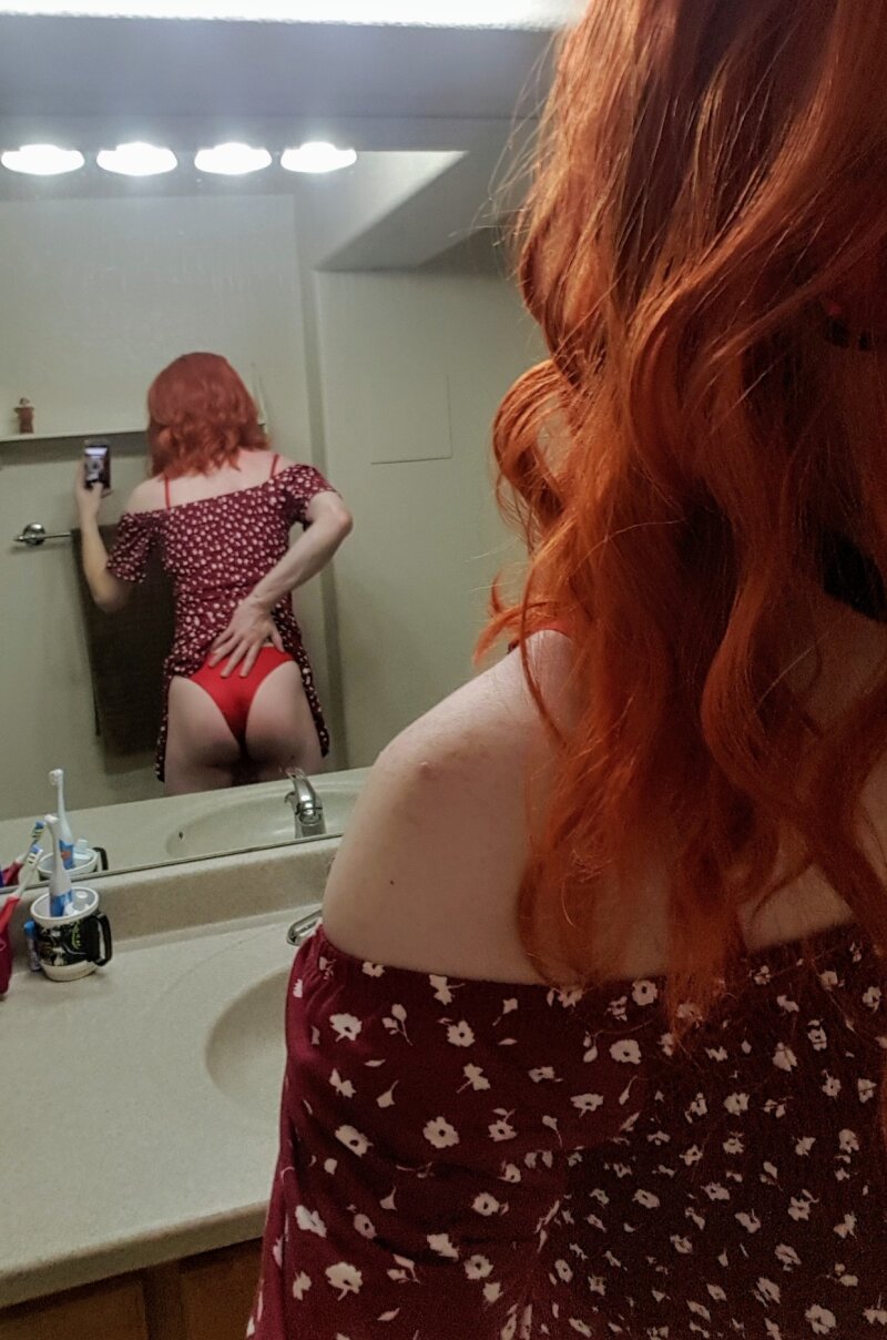 ...私はウォールフラワーではないので。私は痴女で、まるで一人のように扱われたい！ picture