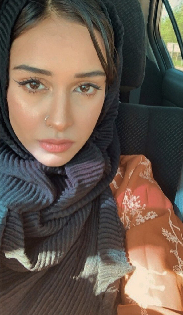 Asma Malik不高兴 picture