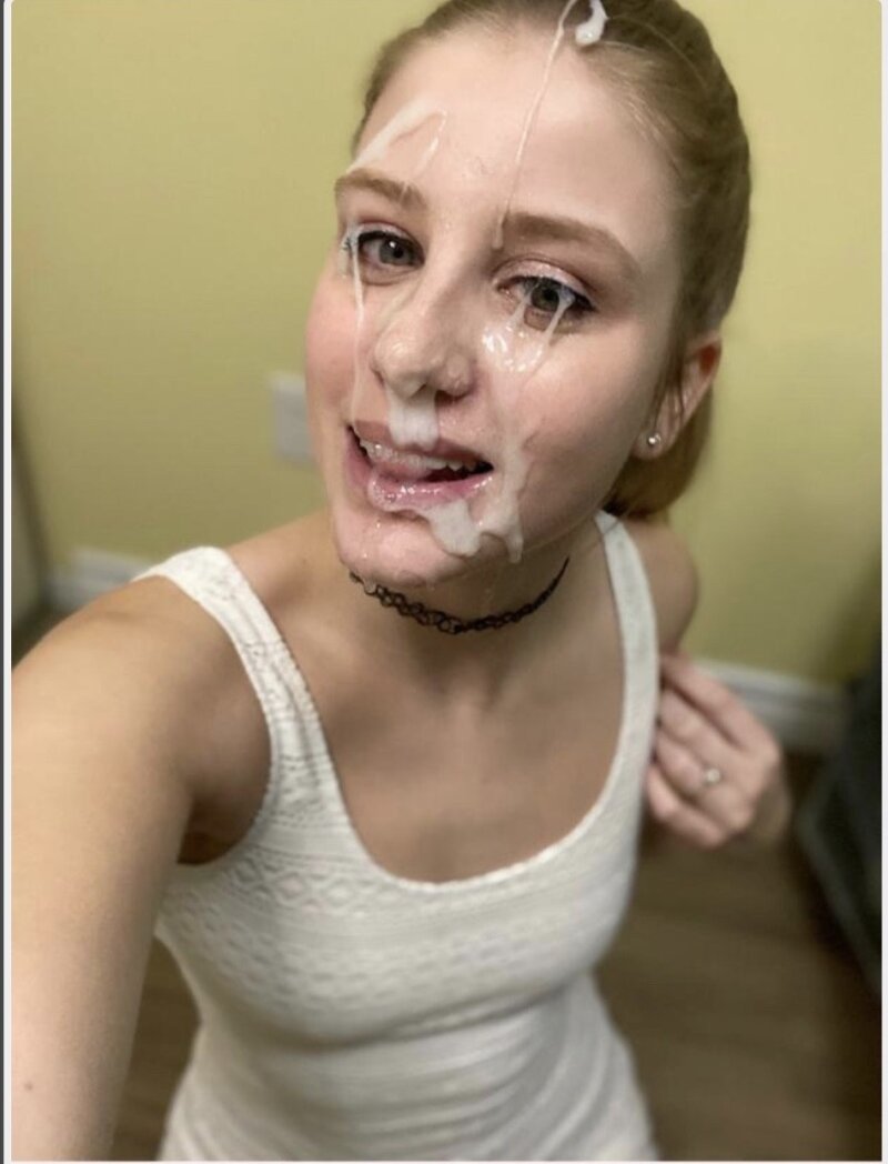 Beyaz elbise, beyaz soslu gülümseme picture