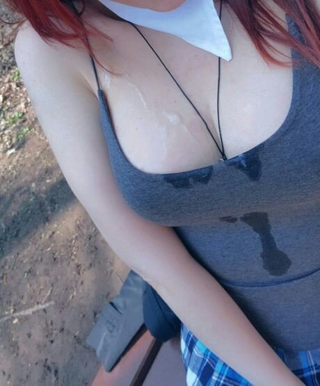 私のTシャツに中出し picture
