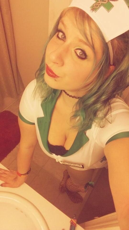 간호사 분열 복장의 신비한 Amatuer Facebook Babe picture