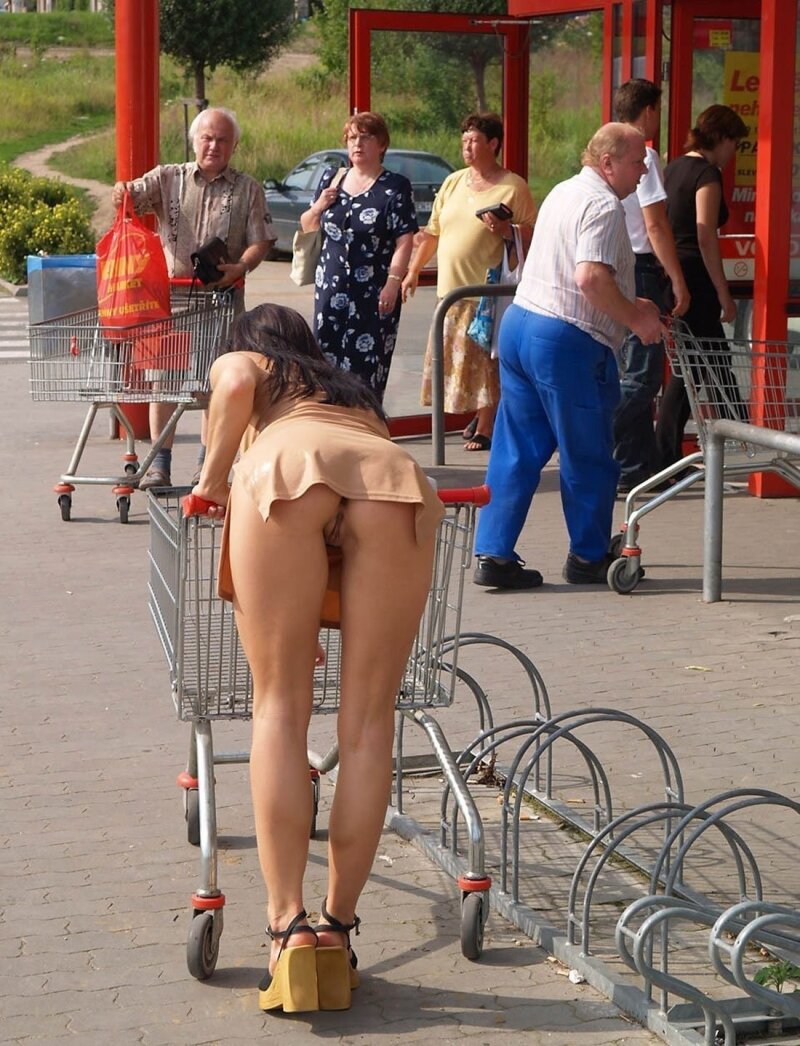 性感的超短裙宝贝剃光猫超短裙 picture