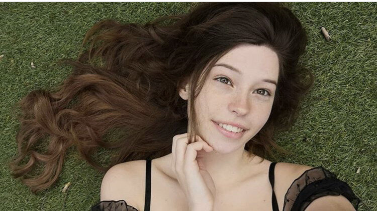 Belle Delphine bunun gibi 200 kat daha seksi picture