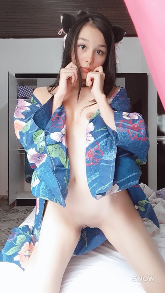 横山カッシア19歳コスプレイヤー picture