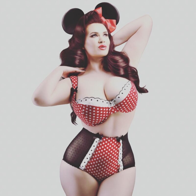 Kıvrımlı Minnie Mouse picture
