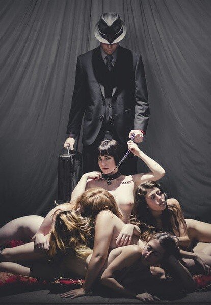 有大家伙的男人，比如对肮脏或荡妇说脏话 picture