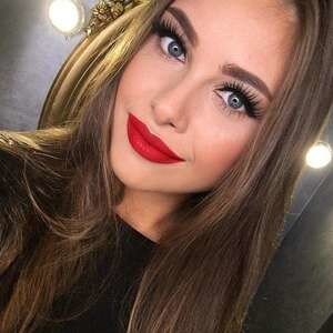 ホットな経験豊富なブロンドは選ばれたものを受け入れます picture